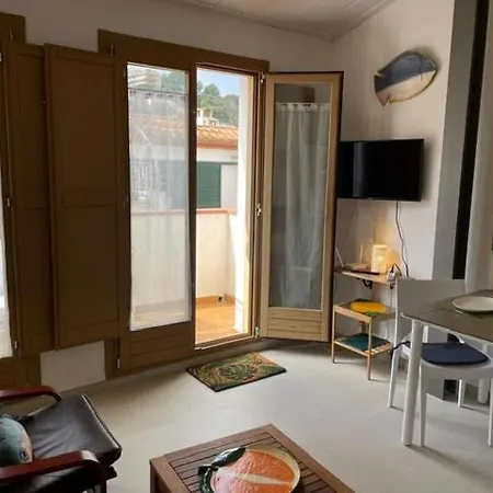 Loft With Terrace In Tossa توسا ذي مار